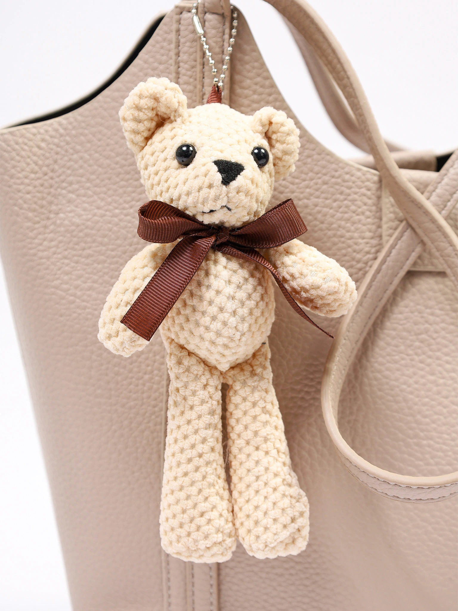 Сумка-тоут с плоскими ручками с брелком-медвежонок в ассортименте